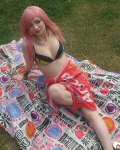 Pink-haired beauty plays with her love tunnel