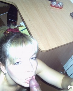 Girlfriend takes a break from work to suck