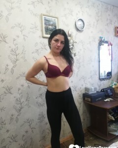 Brunette loves her new buttplug inside of her