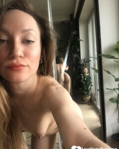 Perfect MILF spreads her beautiful pussy on cam