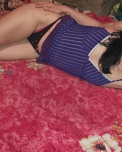 Brunette babe shows all of her good bits