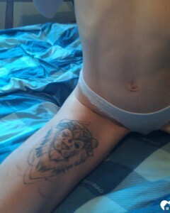 Skinny tattooed beauty wants some camera attention