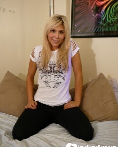 Naughty blonde stepmom gets her pussy plowed