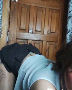 Big booty babe looking for a donger