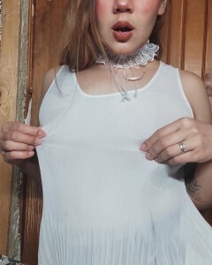 Big booty babe looking for a donger