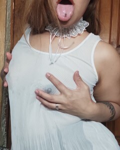 Big booty babe looking for a donger