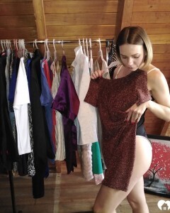 Naughty girlfriend exposes herself while trying on outfits