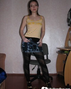 Lusty chick at the office goes full naked