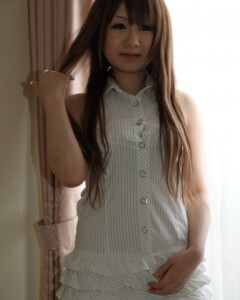 Hot Asian beauty reveals her stunning body