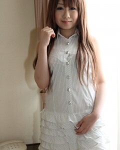 Hot Asian beauty reveals her stunning body