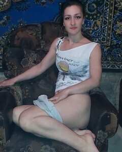 Lonely brunette girlfriend takes some hot nudes