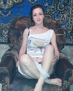 Lonely brunette girlfriend takes some hot nudes