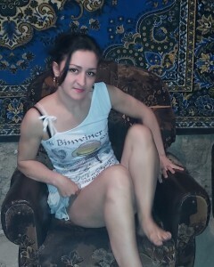 Lonely brunette girlfriend takes some hot nudes