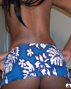 Ebony beauty strips off her fishnet shirt