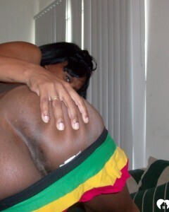 Ebony beauty strips off her fishnet shirt