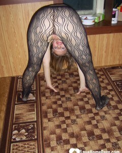 Kinky girlfriend in pantyhose fools around the apartment