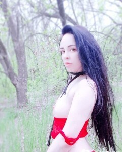 Big booty babe flaunting her goods in nature