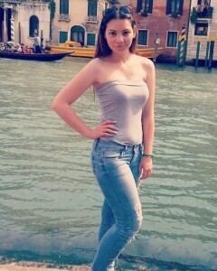 girls who smell like hair