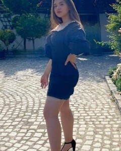 girls who smell like hair