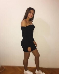 girls who smell like hair