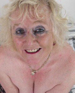 Blonde Sucks Dick Until She Had His Juice