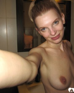 Exposing my ex-girlfriend's naked selfies for you