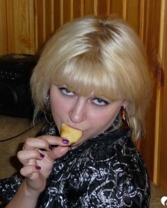 Kinky blonde really wants to get fucked