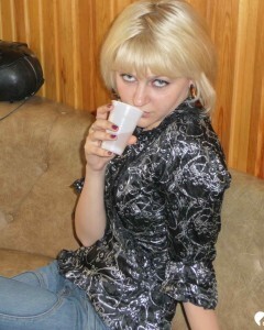 Kinky blonde really wants to get fucked