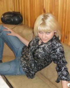 Kinky blonde really wants to get fucked