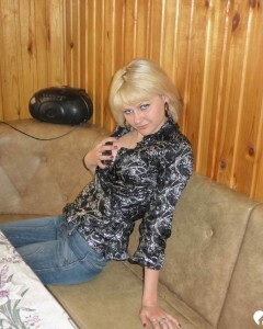 Kinky blonde really wants to get fucked