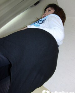 Stunning Asian gets completely naked on camera