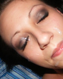 Nude Amateur Pics Teen Shows A Pussy