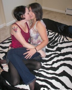 Brought her home for some pussy pleasuring action