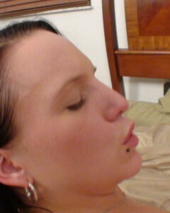 Hot amateur girlfriend receives oral before the shafting