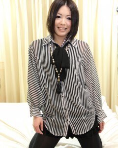 Hot Asian babe exposes her stunning figure