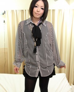 Hot Asian babe exposes her stunning figure