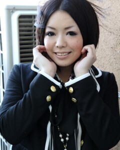 Hot Asian babe exposes her stunning figure