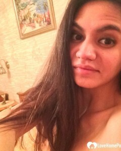 Serbian hottie shows a closeup of her cunt