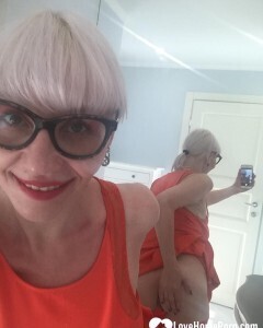Blonde MILF with glasses teasing with nudes