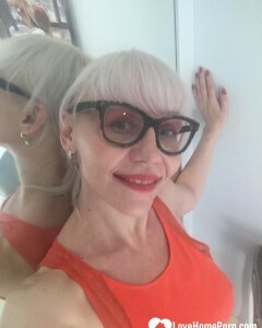 Blonde MILF with glasses teasing with nudes