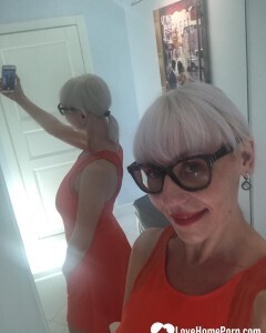 Blonde MILF with glasses teasing with nudes