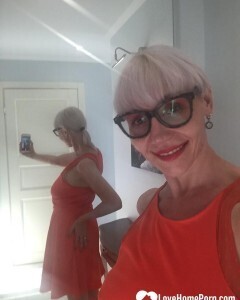 Blonde MILF with glasses teasing with nudes