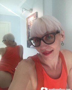 Blonde MILF with glasses teasing with nudes