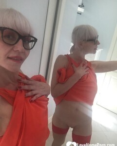 Blonde MILF with glasses teasing with nudes
