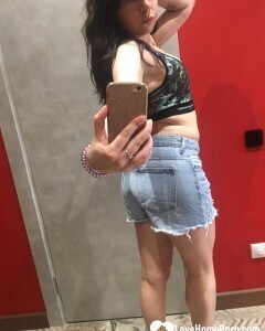 Curvy hottie trying out a jean skirt