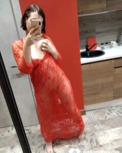 Petite hottie loves teasing with her booty