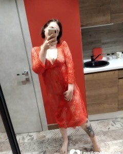 Petite hottie loves teasing with her booty