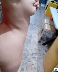 Petite hottie loves teasing with her booty