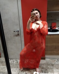 Petite hottie loves teasing with her booty