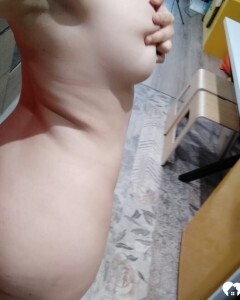 Petite hottie loves teasing with her booty